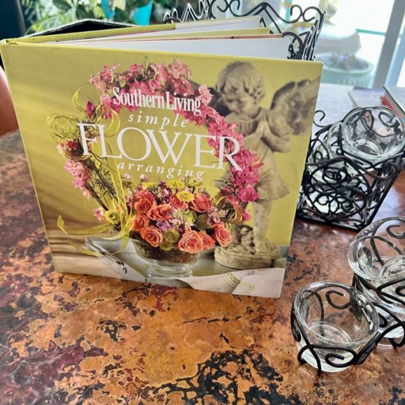 FINAL PRICE! Beautiful SLAH Simple Flower Arranging Book - Picture 4 of 11